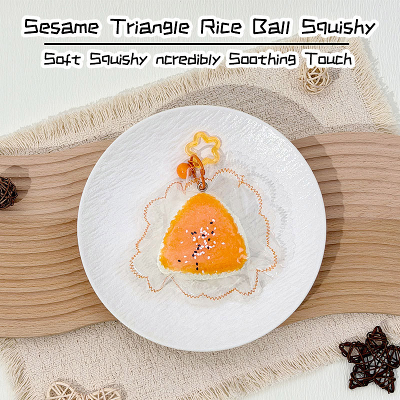 Juguete Squishy de bola de arroz triangular de sésamo